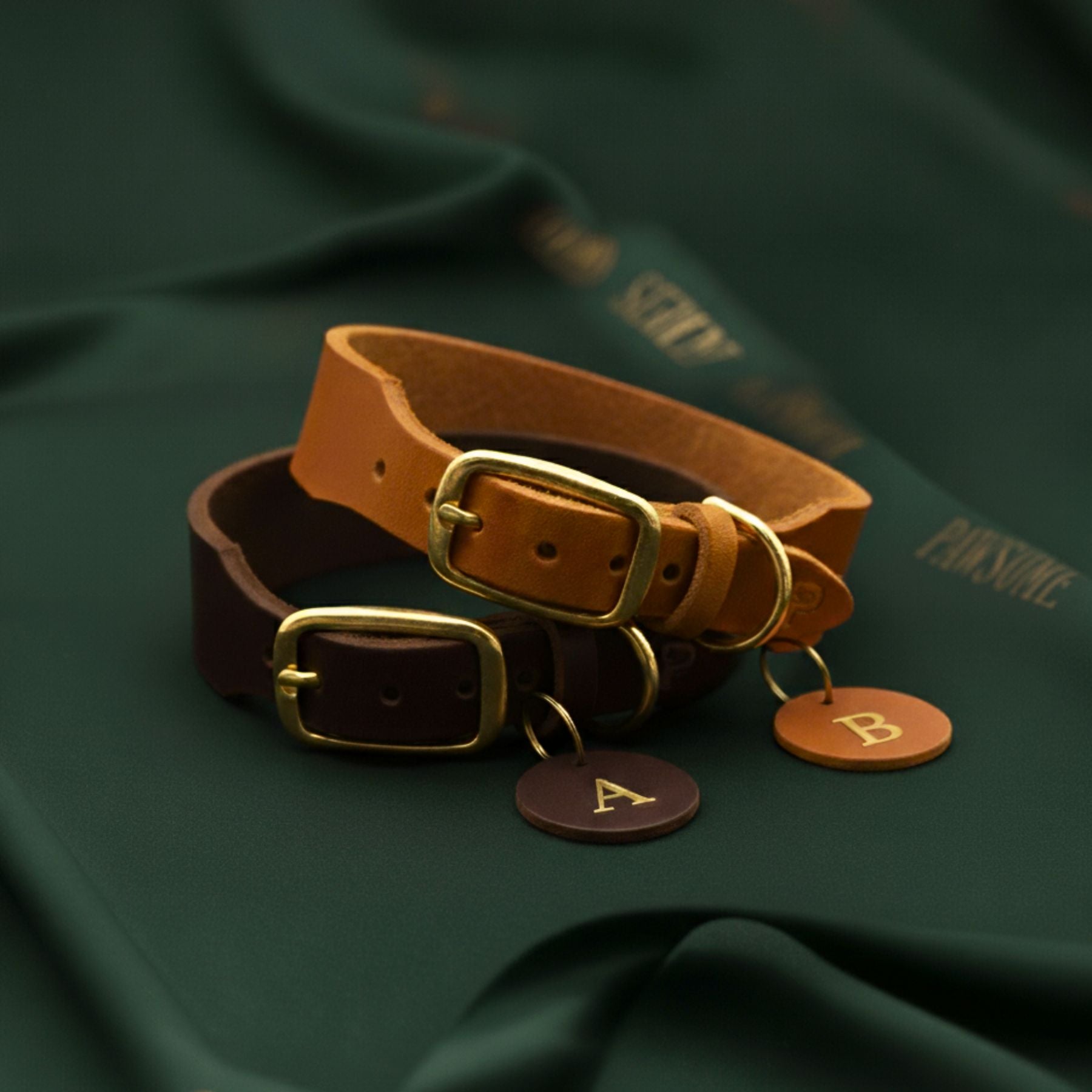 GRATIS zu jedem Lederhalsband | Anhänger mit Hunde-Initial