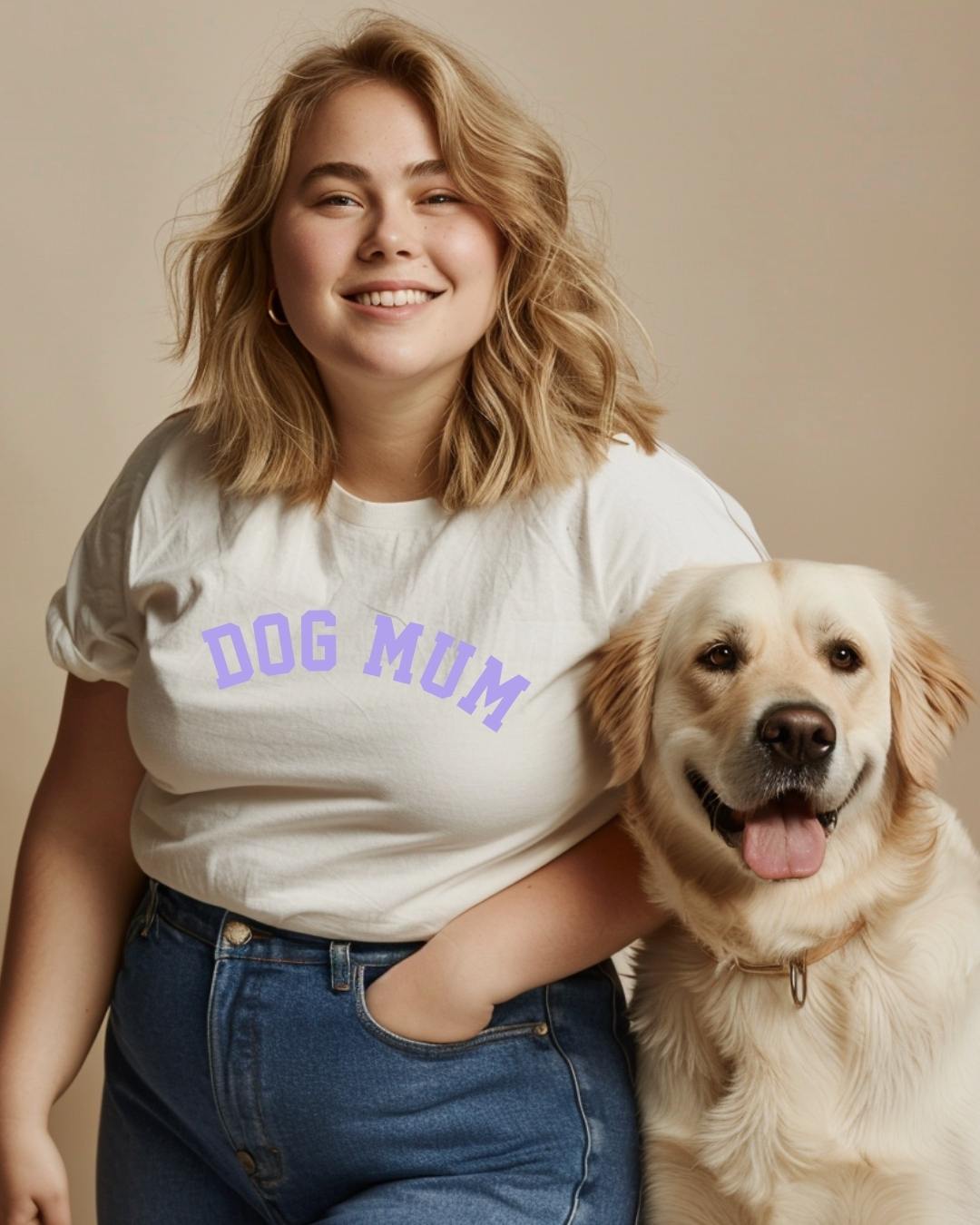 GRATIS ab 90€ | Organic Shirt 'DOG MUM' Lavendel | Vintage White