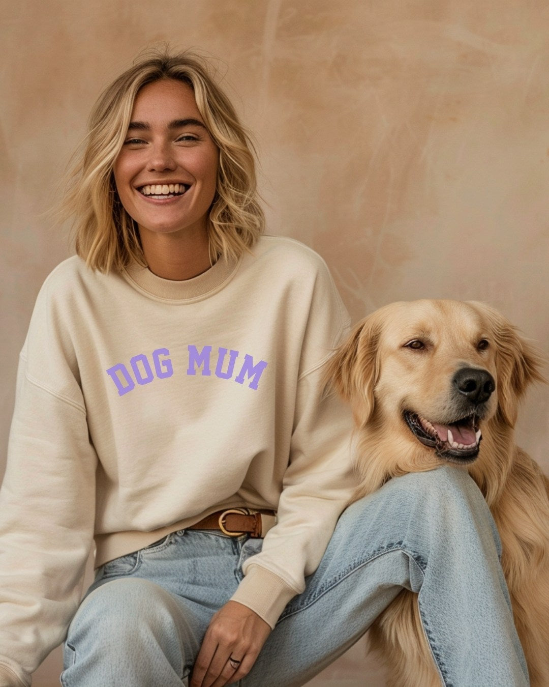Premium Organic Sweatshirt 'DOG MUM' Lavendel | Vintage White