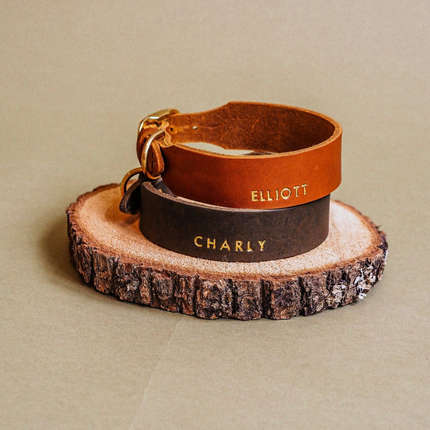 Personalisierbares Lederhalsband mit Name | Olive