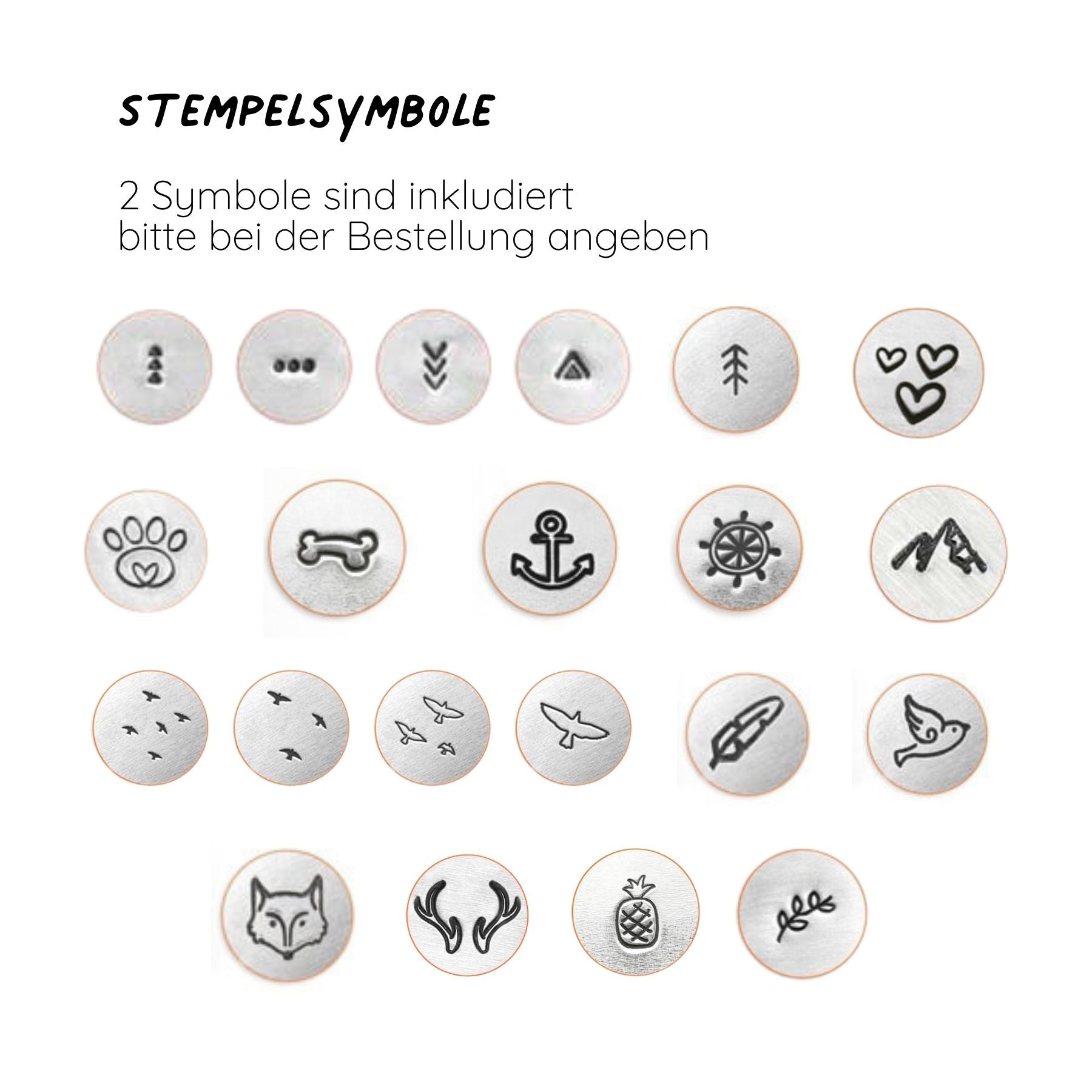 Dieses Bild zeigt unsere individuelle Hundemarke. Du kannst den Text frei wählen und zwei besondere Stempel sind im Preis inkludiert. Wir haben die PAWSOME Hundemarken in drei Farben: Messing, Silber und Rose.