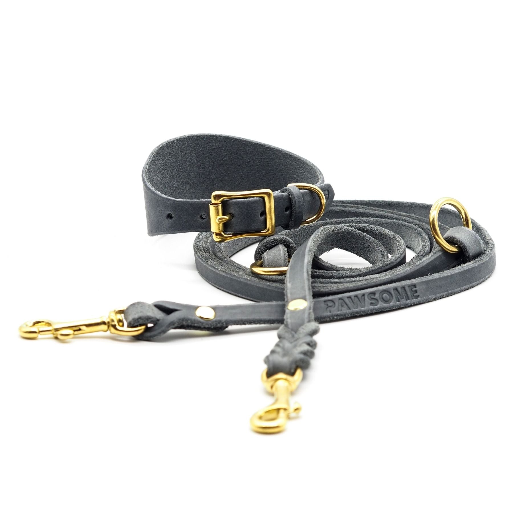 Dieses 5cm breite Hundehalsband und Hundeleine ist perfekt geeignet für Windhunde. Durch die breite Auflagefläche schützt es den sensiblen Hals von Windhunden. Die PAWSOME Hundezubehör Produkte werden in Wien handgefertigt und sind aus robustem Fettleder. Dadurch sind die Halsbänder langlebig und hochwertig. Die Leine in dem Set ist 2 Meter lang und 2 fach verstellbar.