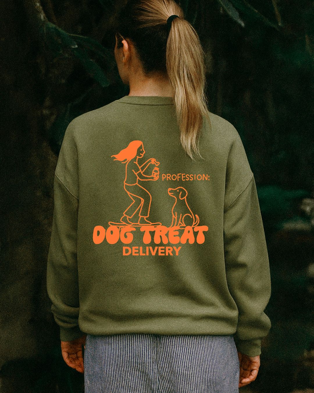 Organic Sweatshirt 'dog treat delivery' | Forest Green