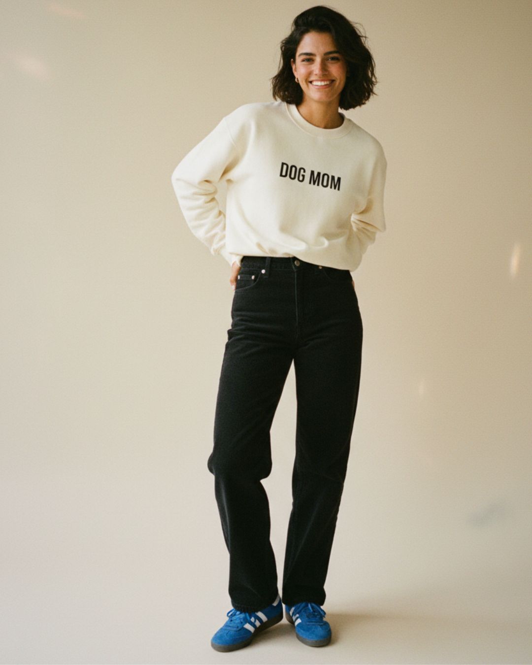 Organic Sweatshirt 'DOG MOM' | Vintage White