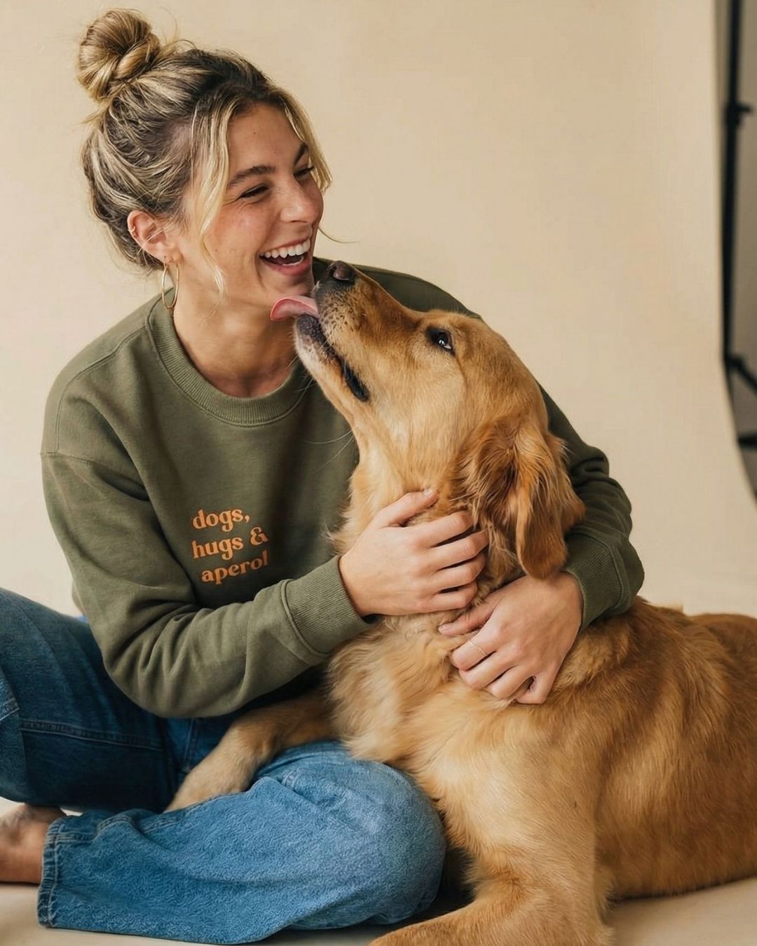 Organic Sweatshirt 'dogs, hugs & aperol' | Forest Green