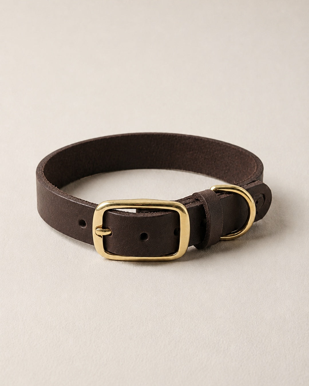 Schmales Lederhalsband in Kastanie